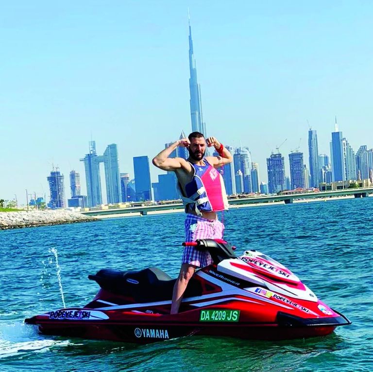 زيدان مع أسرته في دبي