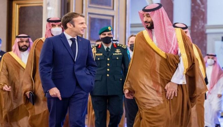 الأمير محمد بن سلمان آل سعود خلال استقباله الرئيس إيمانويل ماكرون
