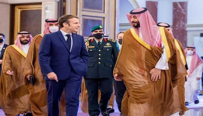 ولي العهد السعودي خلال لقاء الرئيس الفرنسي- رويترز