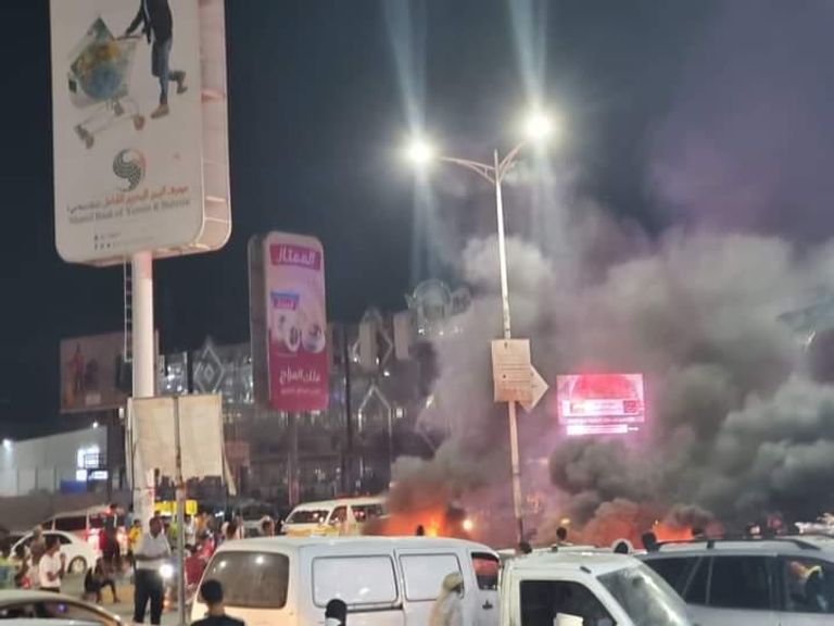 عصيان مدني في اليمن.. انهيار الريال يُعطّل الحياة