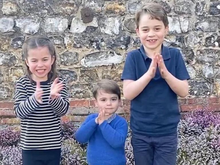 الأمير ويليام مع زوجته وأبنائه