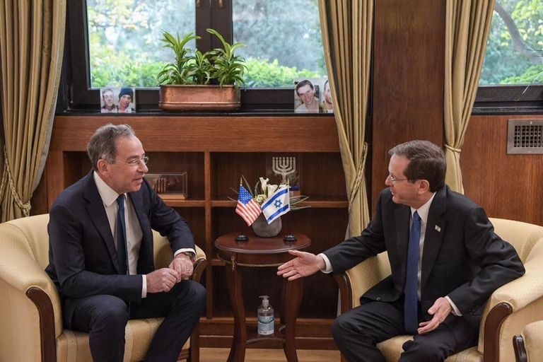 لقاء الرئيس الإسرائيلي والسفير الأمريكي