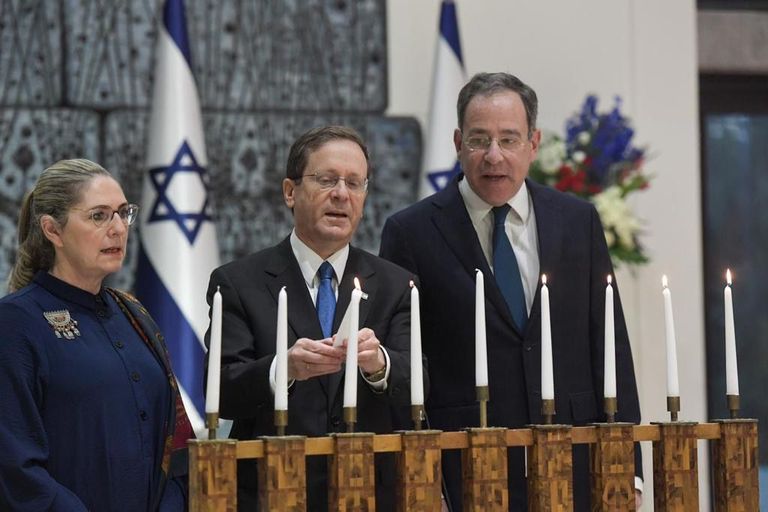 لقاء الرئيس الإسرائيلي والسفير الأمريكي