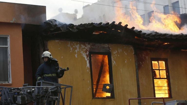 جانب من الحريق الذي التهم القصر التاريخي