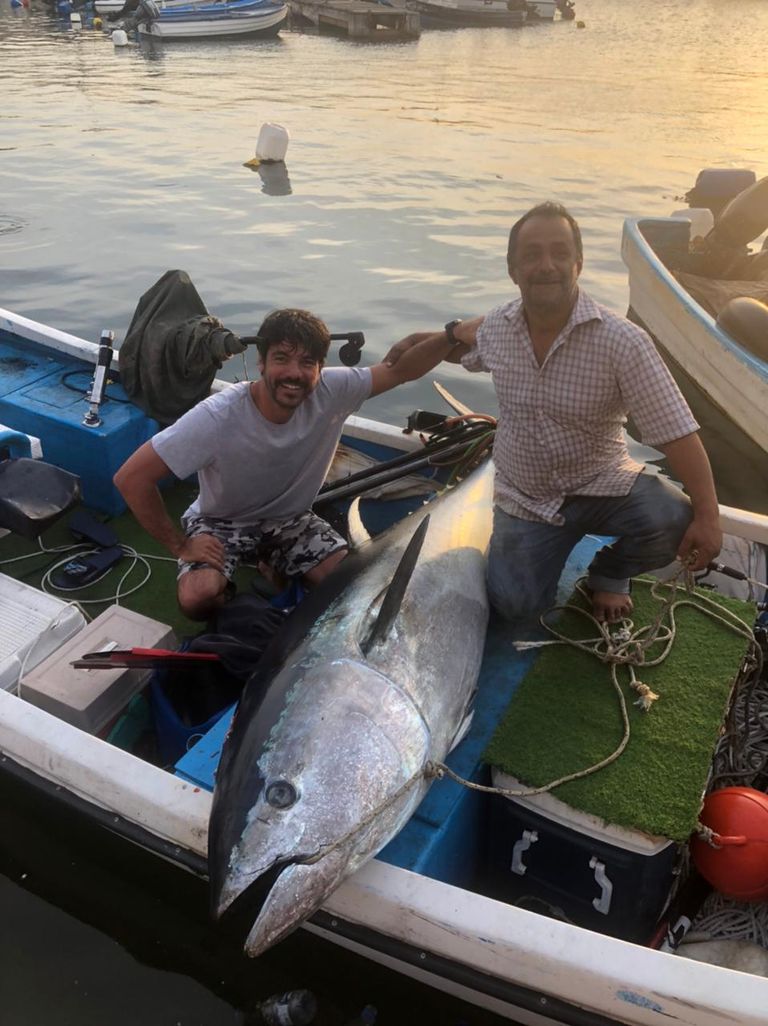 جورج فيليب والسمكة التي اصطادها