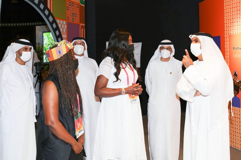 أثناء زيارة وزير العدل الإماراتي لجناح ساحل العاج