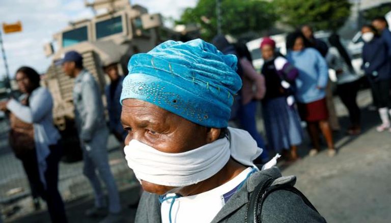  إصابات كورونا ترتفع بشكل غير مسبوق في جنوب أفريقيا 