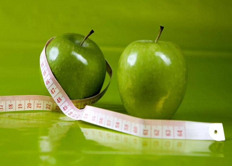 رجيم التفاح والتفاح الأخضر رجيم التفاح يمتاز بقلة سعراته الحرارية