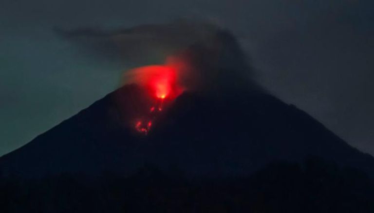 بركان سيميرو يقتل 34 شخصا في إندونيسيا