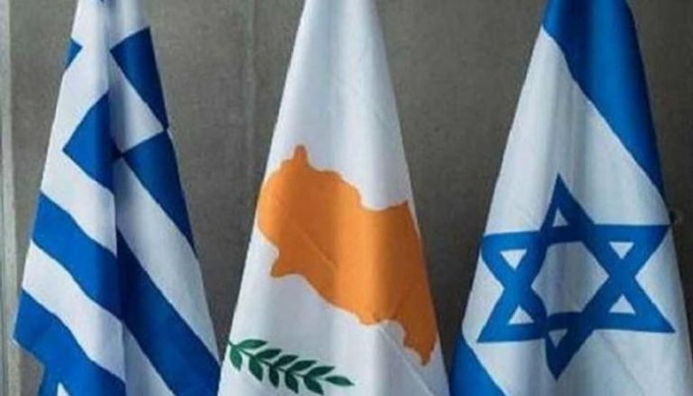 أعلام إسرائيل واليونان وقبرص 