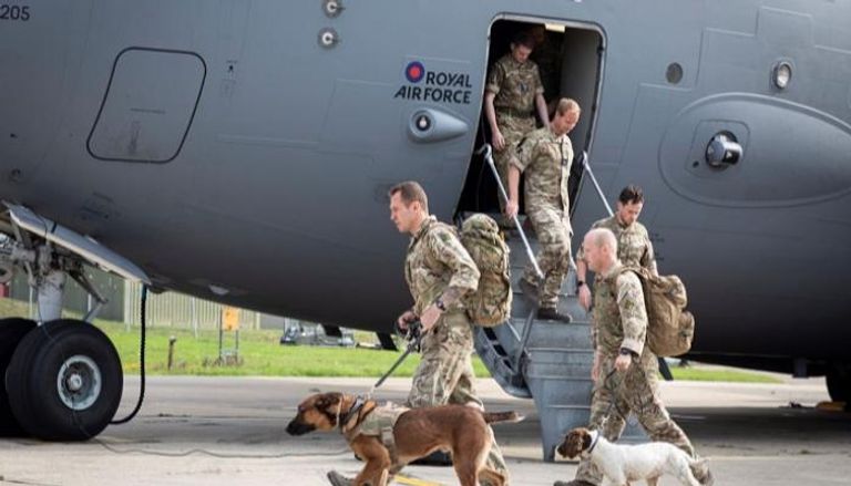 حيوانات برفقة جنود بريطانيين عائدين من أفغانستان - أرشيفية