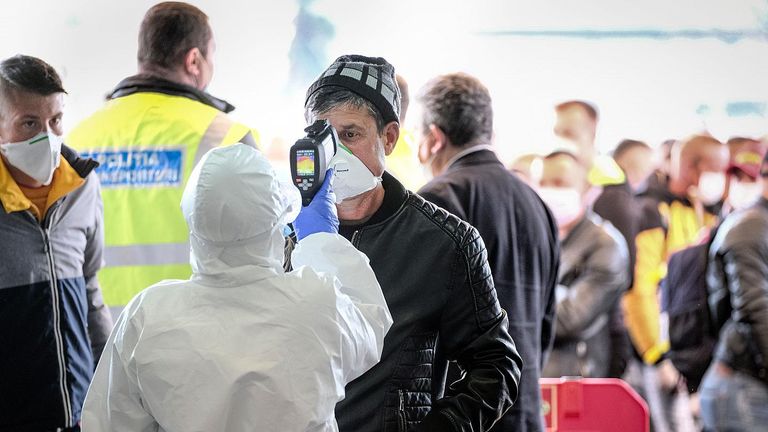 كورونا يواصل الانتشار حول العالم