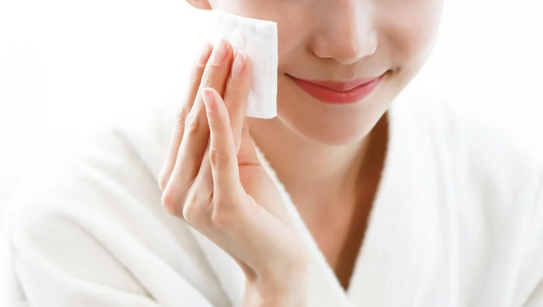 تنظيف البشرة في المنزل يتطلب عدة خطوات