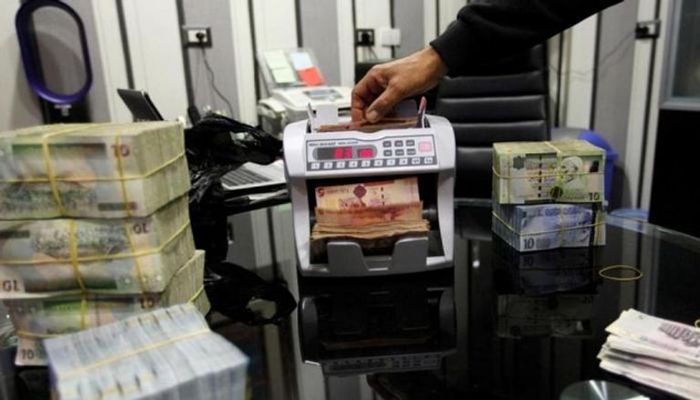تباين أسعار العملات والذهب في ليبيا