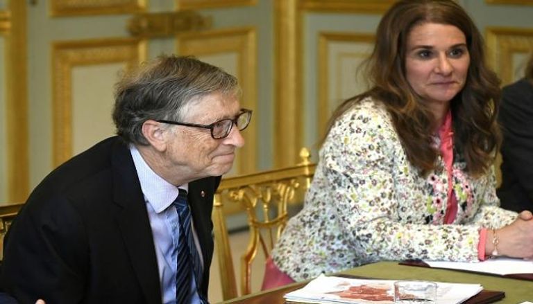 بيل جيتس وميليندا ناتاليا بوتانينا والملياردير الروسي فلاديمير بوتانين