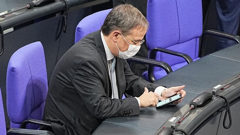 شولتز يتلقى التهاني