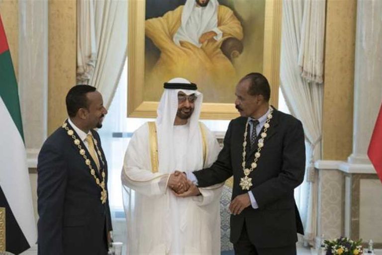 الشيخ محمد بن زايد آل نهيان يقدم