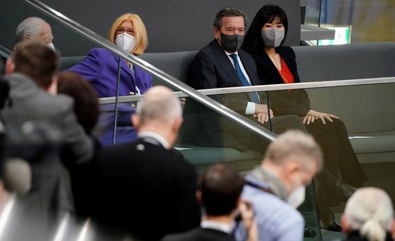 لحظة تكليف الرئيس الألماني للمستشار الجديد