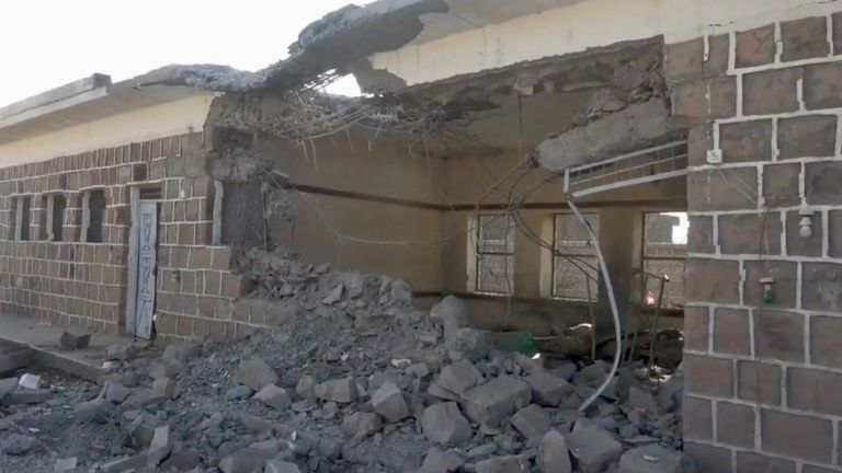 جانب من الدمار الذي لحق المدرسة جراء القصف الحوثي