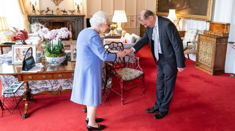 الملكة إليزابيث الثانية وتوماس تروتر