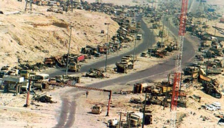 حطام عجلات عسكرية للجيش العراق عقب انسحابها من الكويت