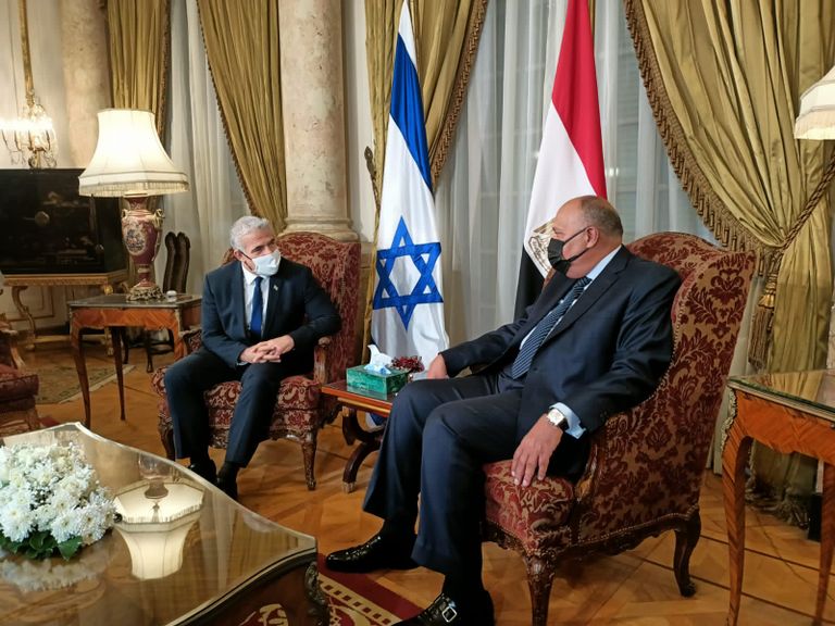 لقاء شكري ولابيد في قصر التحرير بالقاهرة