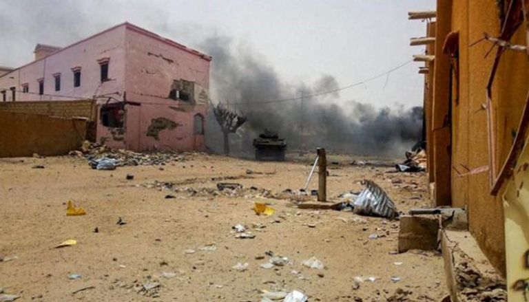 آثار انفجار سابق في مالي