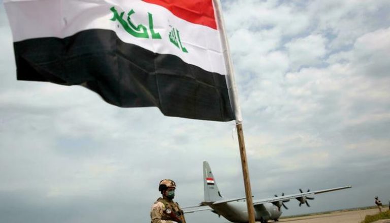 جندي عراقي قرب قاعدة القيارة الجوية