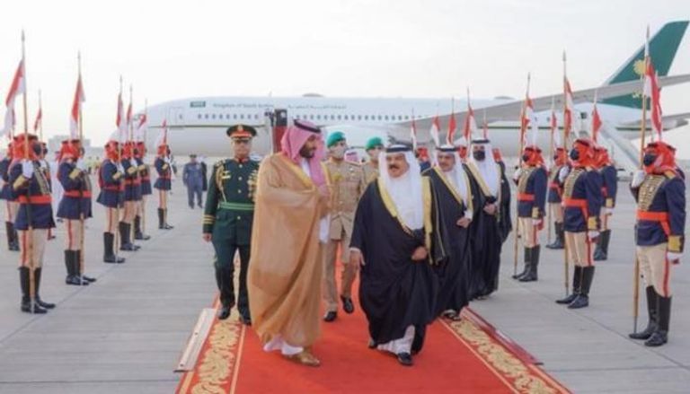 جانب من مراسم استقبال الأمير محمد بن سلمان في البحرين