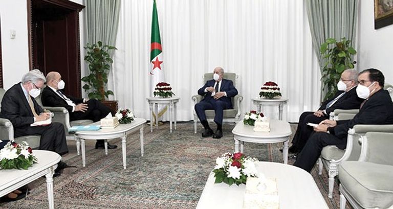 استقبال الرئيس الجزائري لوزير الخارجية الفرنسي جزء من أرشيف فترة احتلال فرنسا للجزائر - أرشيفية