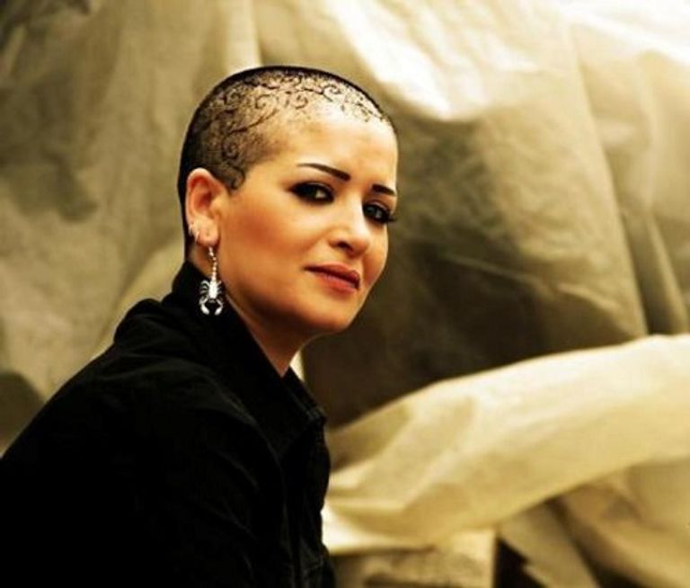 فنانات عالميات وعربيات حلقن شعرهن