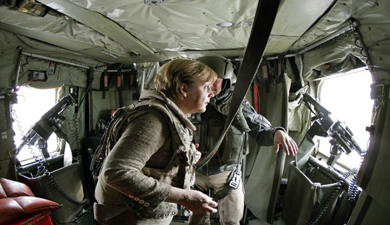 نظرة حادة من ميركل لبوش تعود للعام 2007 - رويترز