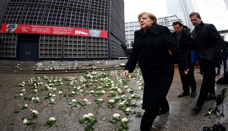 نظرة حادة من ميركل لبوش تعود للعام 2007 - رويترز