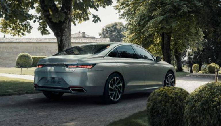 دي إس تطلق النسخة الهجين E-Tense 250 