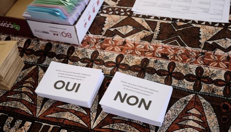 أوراق الاستفتاء في كاليدونيا الجديدة للاستقلال عن فرنسا - أ.ف.ب