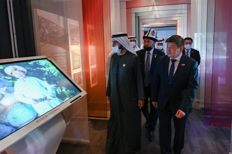 محمد بن راشد خلال زيارة إكسبو 2020 دبي