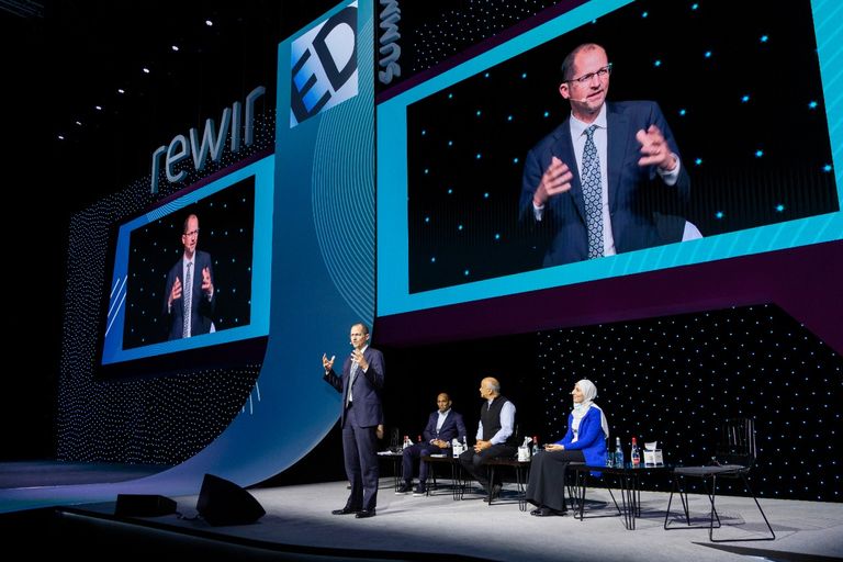 جانب من فعاليات اليوم الثاني لقمة ريوايرد