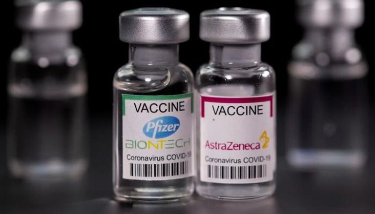 عبوتان للقاحي فايز وأسترازينيكا