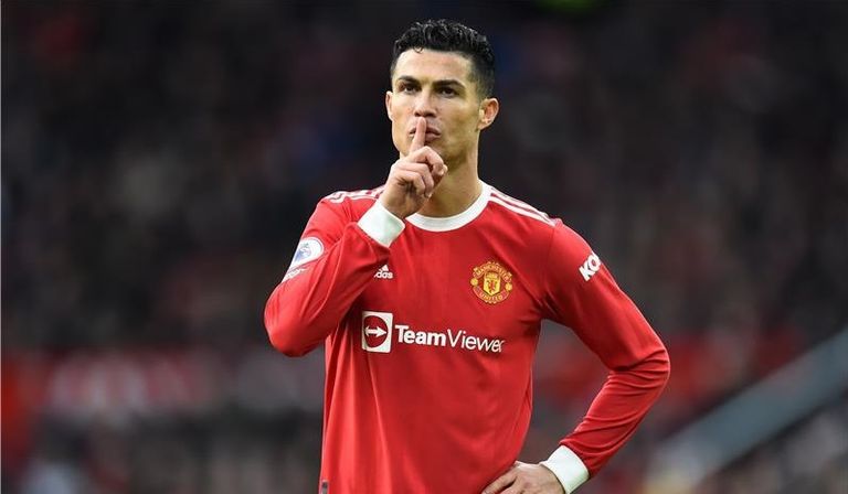 كريستيانو رونالدو نجم مانشستر يونايتد الإنجليزي محمد صلاح ورياض محرز نجما ليفربول ومانشستر سيتي