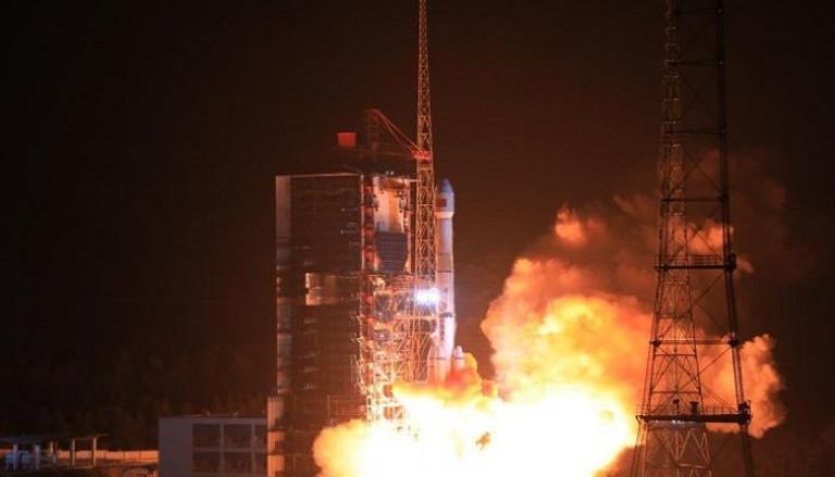 صورة لوكالة شينخوا الصينية لحظة إطلاق الصاروخ الحامل للقمر