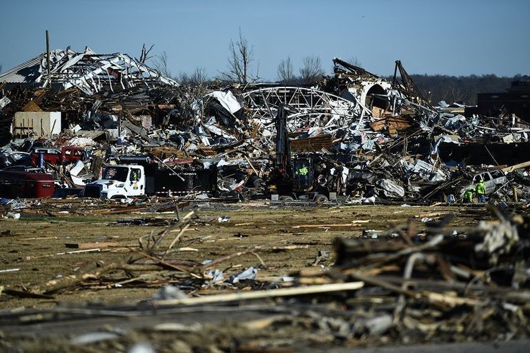 أعاصير ولاية كنتاكي الأمريكية خلفت دمارا واسعا