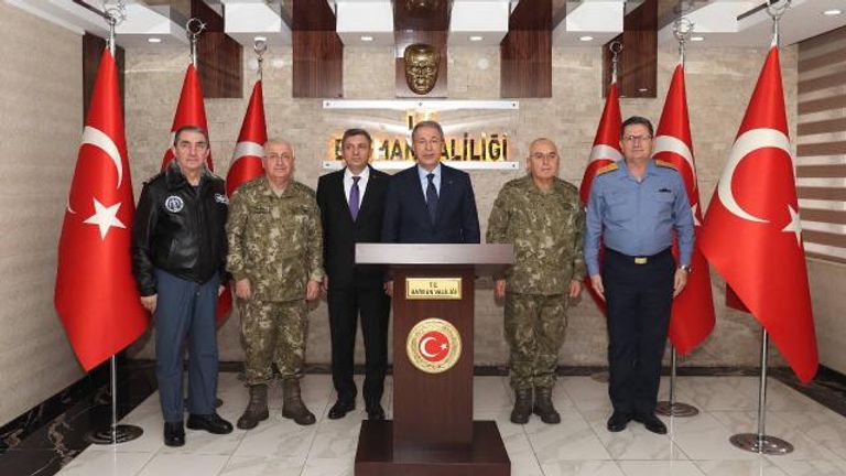 جانب من زيارة وزير الدفاع التركي لولاية باطمان