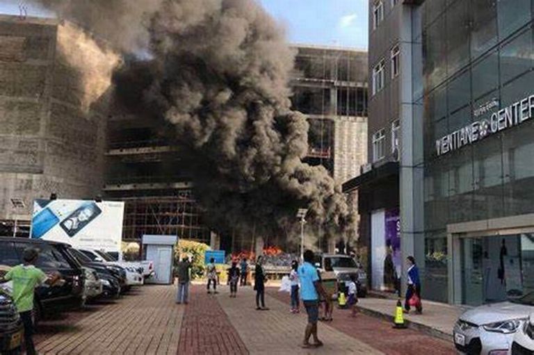 حريق مبنى مركز التجارة العالمي في هونج كونج