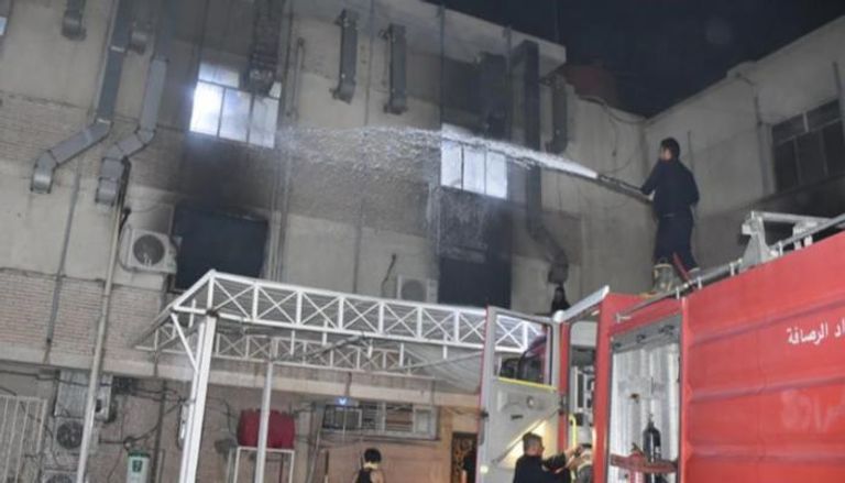 الدفاع المدني يكافح حريقاً نشب في مستشفى لمرضى كورونا ببغداد