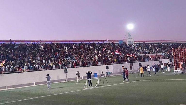 جماهير في ملعب وحدة صنعاء الخاضع للحوثيين