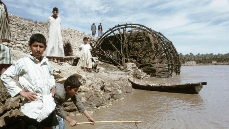 ناعور ماء على نهر الفرات غربي العراق