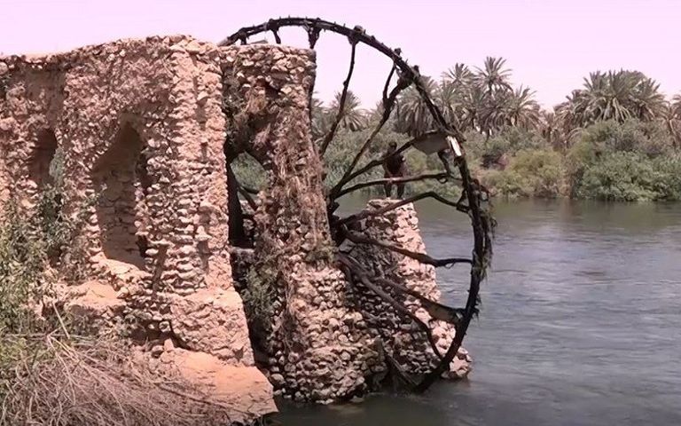 ناعور ماء على نهر الفرات غربي العراق