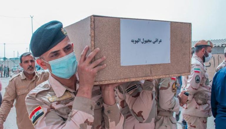الجانب العراقي يتسلم رفات جنود سقطوا في حربهم مع إيران 