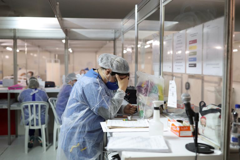 أوروبا تحذر من أن اللقاح وحده لن يكون كافياً لمكافحة تفشي أوميكرون