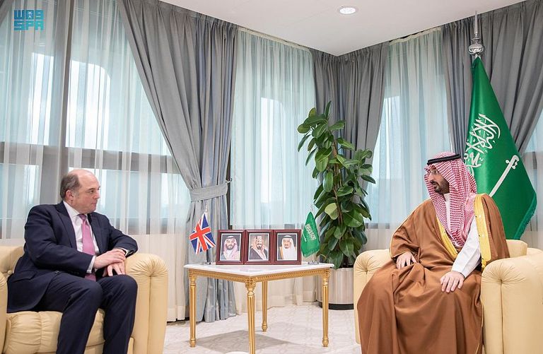 الأمير محمد بن سلمان بن عبدالعزيز ولي العهد نائب رئيس مجلس الوزراء وزير الدفاع السعودي خلال لقائه وزير الدفاع البريطاني